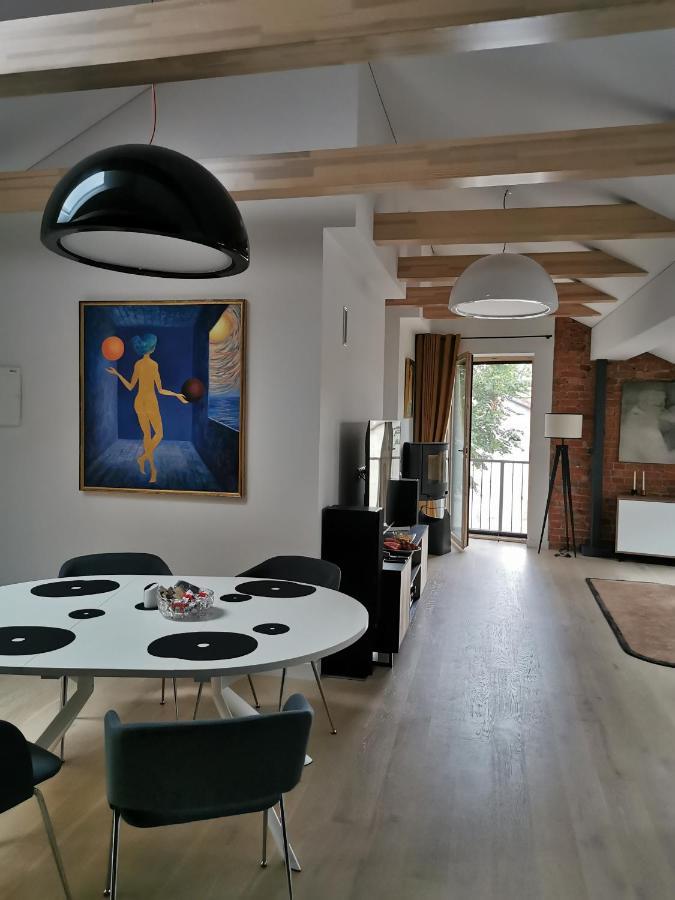 Huoneisto Charming In Old Town With Balcony